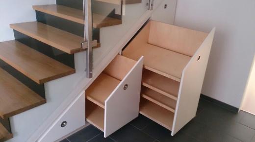 Einbauschrank unter Treppe