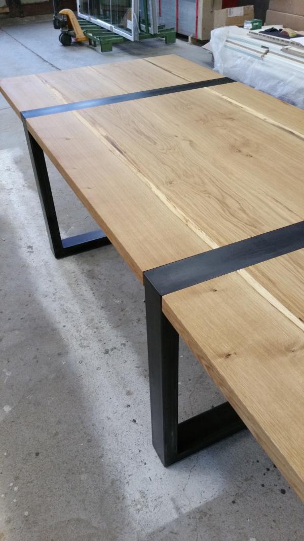 Esstisch aus Holz