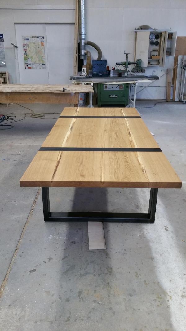 Esstisch aus Holz