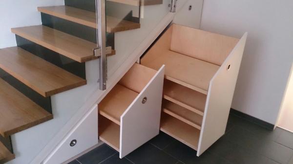 Einbauschrank unter Treppe