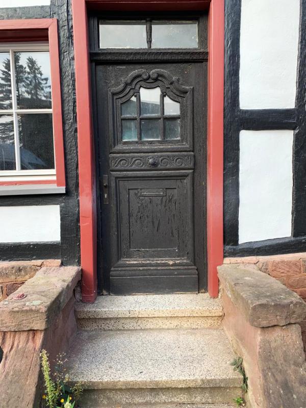 Holz-Haustür vor der Restaurierung